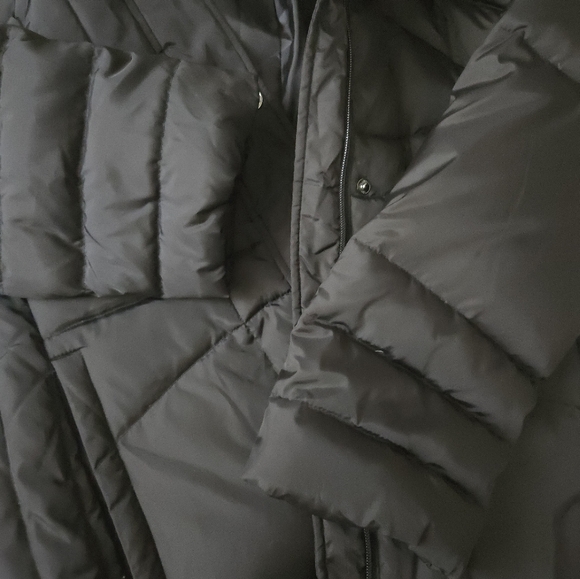 London Fog Puffer Coat with Faux Fur Trim - Picture 12 of 14